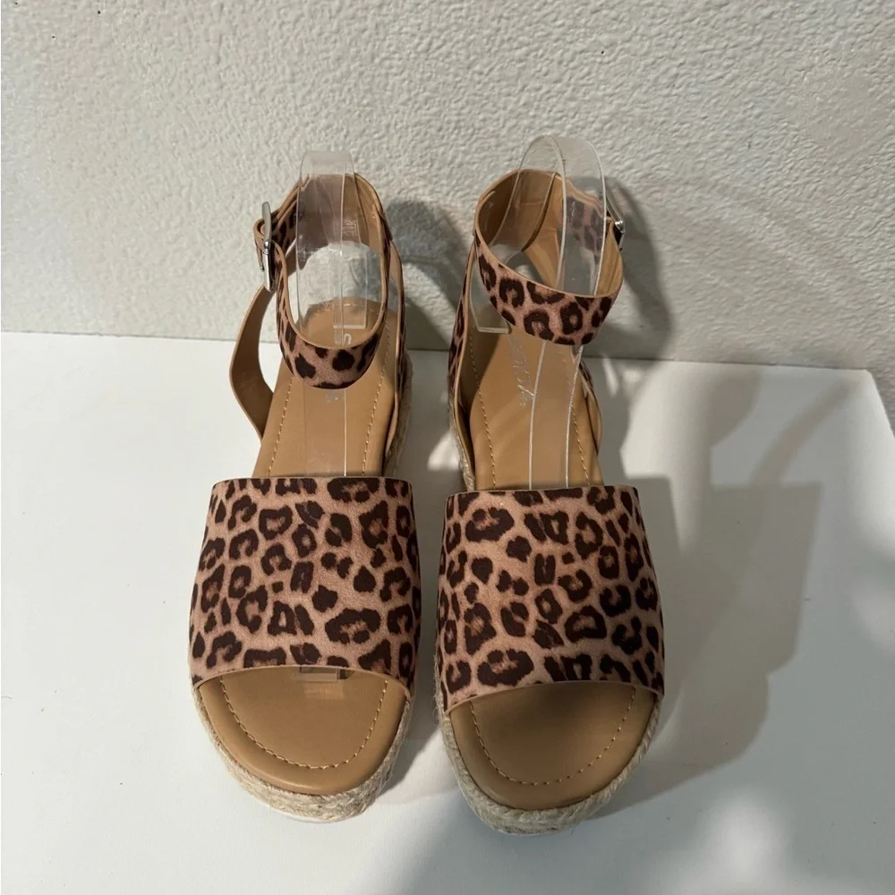 SODA Open Toe Buckle Ankle Strap cheetah Espadrilles Platform wedge size 8